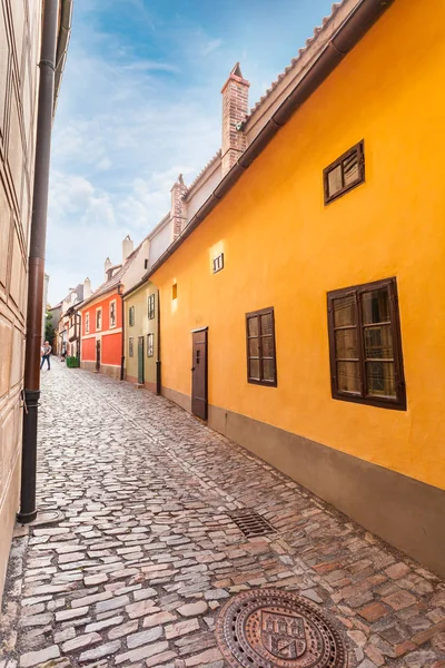 Calle dorada dentro del Antiguo Palacio Real en Praga, República Checa . — Foto de Stock