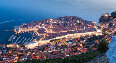 Dubrovnik panoramik manzaralı geceleri. Hırvatistan