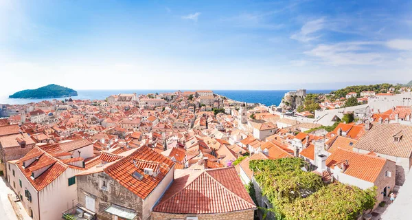 Dubrovnik eski kasaba çatılar. Havadan görünümü. — Stok fotoğraf