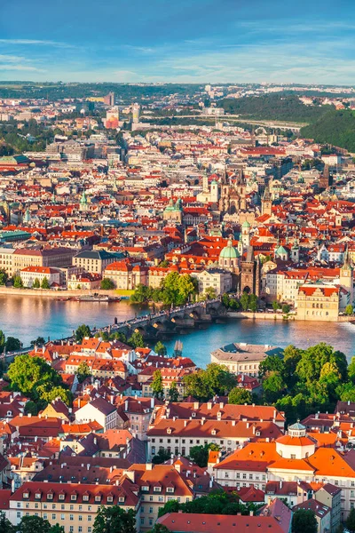 Panorama de la antigua Praga desde la torre Petrin, República Checa . — Foto de Stock