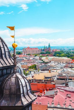 Kilise St. Mary Ana pazar meydanında Krakov, Polonya Wawel Kalesi görünümünü