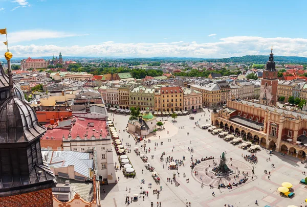 Εναέρια άποψη σχετικά με την κεντρική πλατεία και το εμπορικό κέντρο, Κρακοβία. — Φωτογραφία Αρχείου