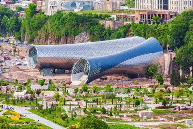 Konser müzik tiyatro sergi salonu yaz Rike Park Tiflis, Gürcistan'daki görünümünü.