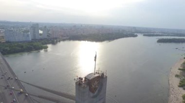 Kiev Moskova köprüsü üzerinde uçan. Ukrayna