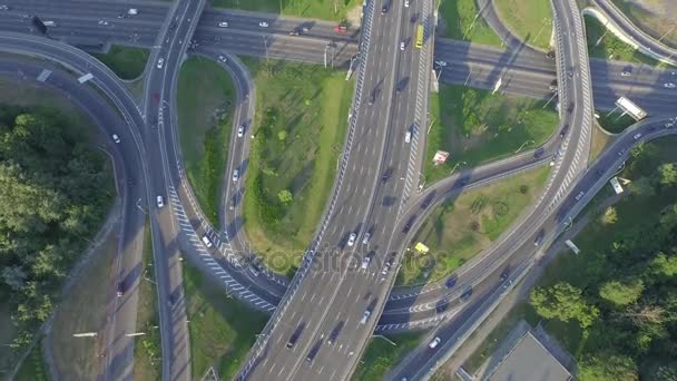 Road junction with heavy traffic in Kyiv, Ukraine. Paton Bridge. View from above — Stock Video