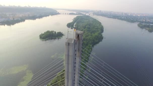 Пролетает над Южным мостом в Киеве. Украина — стоковое видео