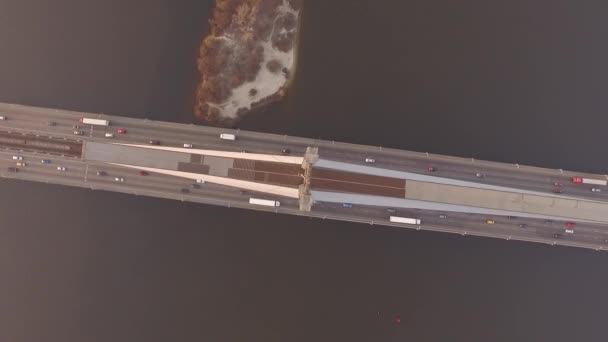 Пролетает над Южным мостом в Киеве. Украина — стоковое видео