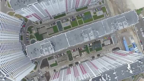 Nieuwe sociale huisvesting in een woonwijk in Kiev, luchtfoto — Stockvideo