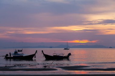 Günbatımında Phra Nang Beach, Krabi, Tayland