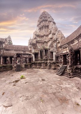 Angkor Wat Tapınağı. Tapınağın içine görüntülemek