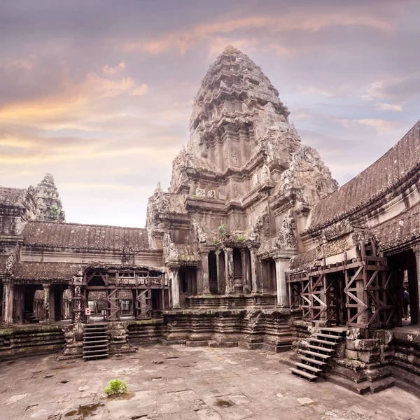 Tempio di Angkor Wat. Vista dall'interno del tempio — Foto Stock