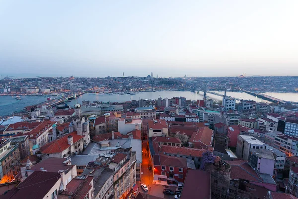 Istanbul panorama am abend. — Stockfoto