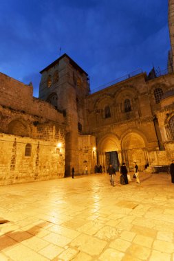 Şehir Kudüs'ün eski gece Kutsal Kabir Kilisesi