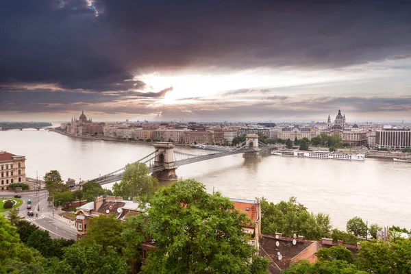 Vista panorâmica de Budapeste da costa de Buda — Fotografia de Stock