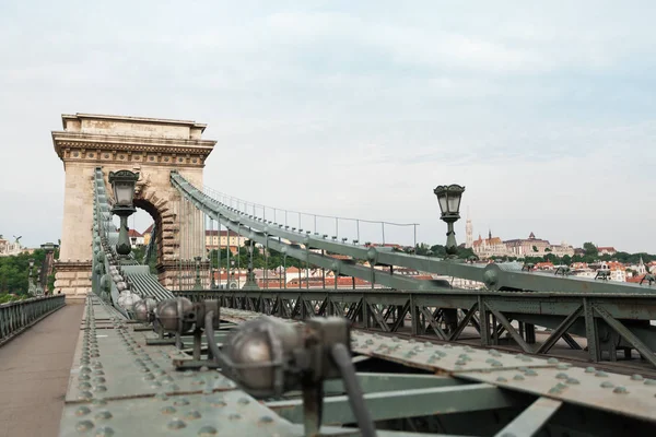 Ponte Cadeia Szechenyi na bela Budapeste. Hungria . — Fotografia de Stock