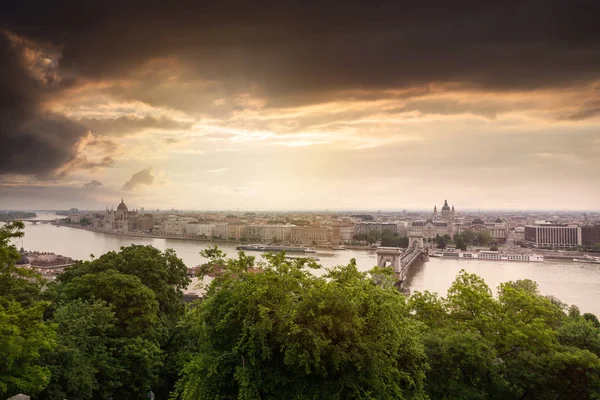 Vista panorámica de Budapest desde la costa de Buda — Foto de Stock