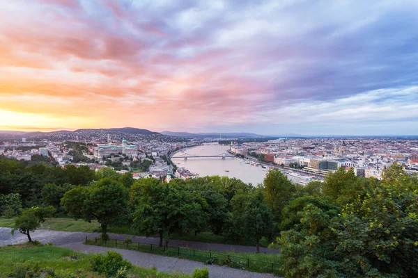 Vista panorâmica de Budapeste ao entardecer — Fotografia de Stock