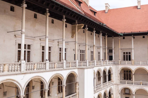 Arcades Cracow Wawel şatoda. Veranda
