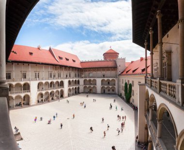 İç avlunun Krakow Wawel Kalesi