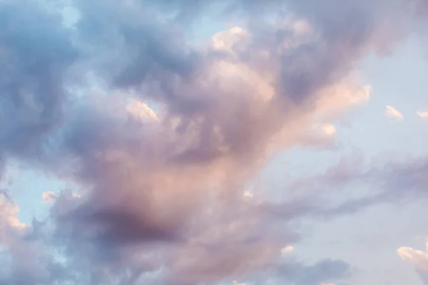 The sky in pink - purple colors — Stock Photo, Image
