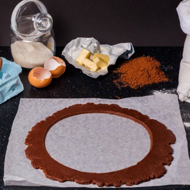 Çikolatalı kek shortcrust temel pasta pişirme işlemi.