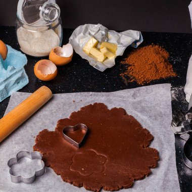 Çikolatalı kek shortcrust temel pasta pişirme işlemi.