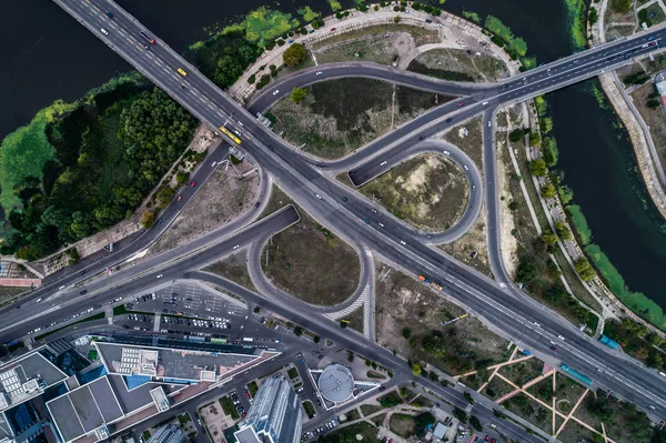 Fragment of the road junction in Kiev near the residential area of Rusanovka — Stock Photo, Image