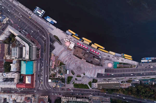 Yeni restore edilmiş posta Meydanı Kiev şehir. Yukarıdan görüntülemek.