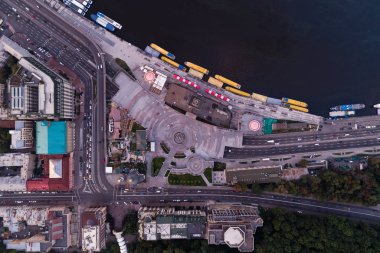 Yeni restore edilmiş posta Meydanı Kiev şehir. Yukarıdan görüntülemek.