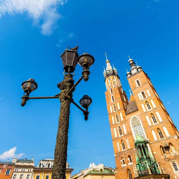 圣马利亚教堂在主要市场广场。克拉科夫. — 图库照片