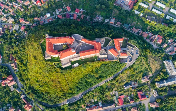 Veduta aerea del Castello di Palanok, situato su una collina a Mukacheve, Ucraina — Foto Stock