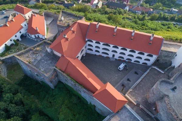Veduta aerea del vecchio Castello Palanok o Castello Mukachevo, Ucraina, costruito nel XIV secolo . — Foto Stock