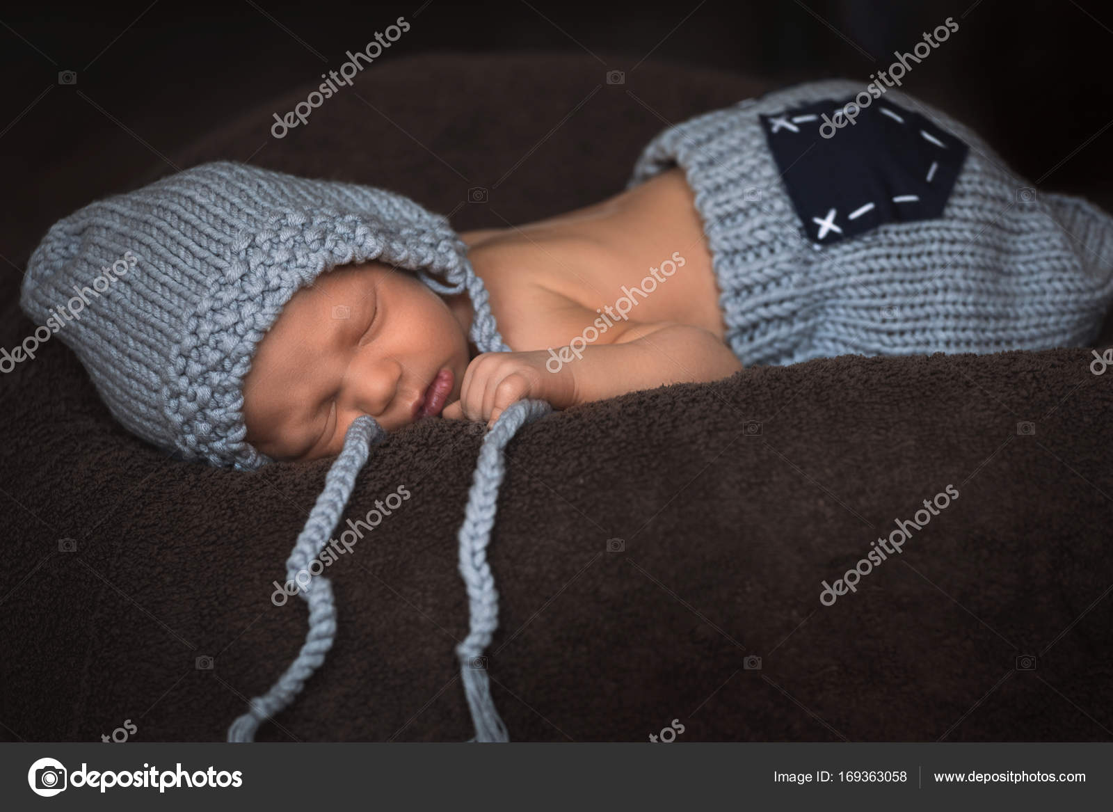 Sleeping Newborn Baby girl photography pose | Newborn baby girl  photography, Baby girl photography, Newborn photography
