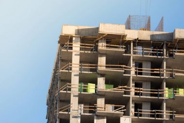 bir apartman binası inşaatı