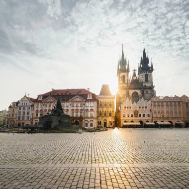 Prag. Tyn Cathedral gündoğumu, Meryem Ana.