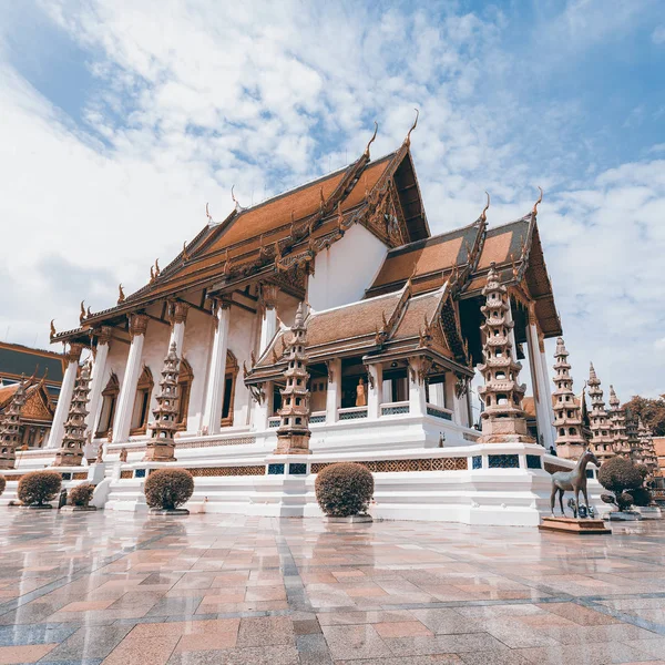 Wat Suthat Thep Wararam, Bangkok, Tailândia — Fotografia de Stock