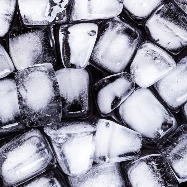 Textuur van ijsblokjes op een donkere achtergrond — Stockfoto