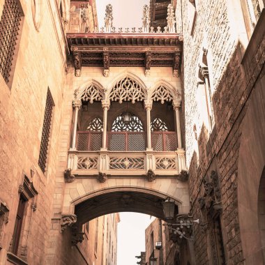 carrer del bisbe içinde barri gotic, barcelona, köprü