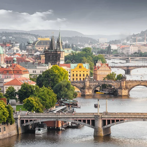 Panorama de la antigua Praga desde el parque de Letna, República Checa . — Foto de Stock