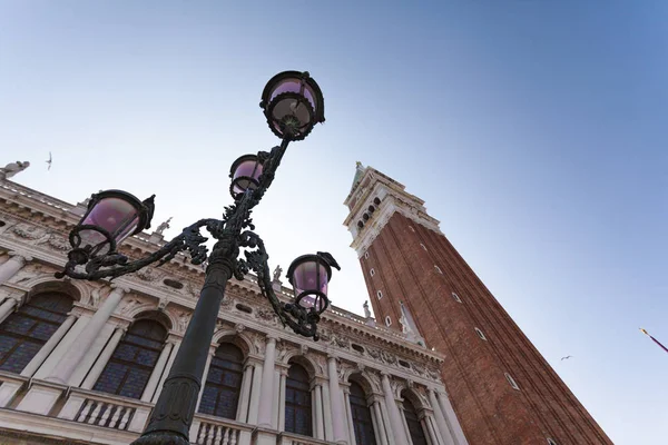 Campanile van St. Marco plein in Venetië, Italië. — Stockfoto