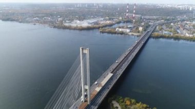 Havadan görünümü. Kiev, Ukrayna'nın şehrin üzerinde uçuş. Helikopter video. 4k, Uhd, Ultra Hd kararlılık