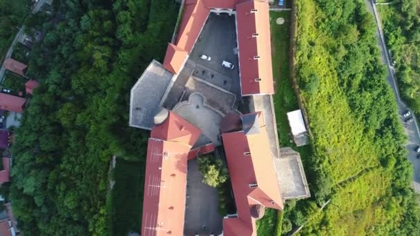 Вид с воздуха на замок Мукачево Паланок, Украина — стоковое видео