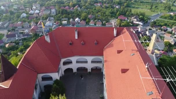 Вид с воздуха на замок Мукачево Паланок, Украина — стоковое видео