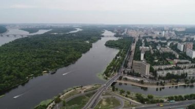 4 k hava dron görüntüleri. Kiev, Ukrayna bölgesinde Rusanivka
