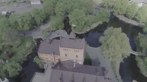 Flygfoto över Castle-museum Radomysl - museum av ukrainska hem ikoner — Stockvideo