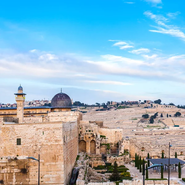 Puerta de estiércol de la ciudad vieja y la mezquita de Al-Aqsa. Viaje a Jerusalén. Israel . — Foto de Stock