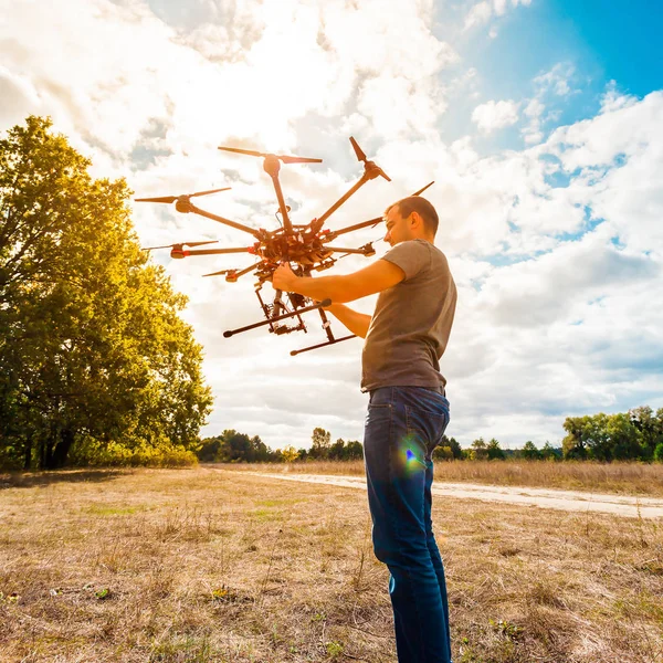 A folyamat egy helikopter repülés előtt. — Stock Fotó