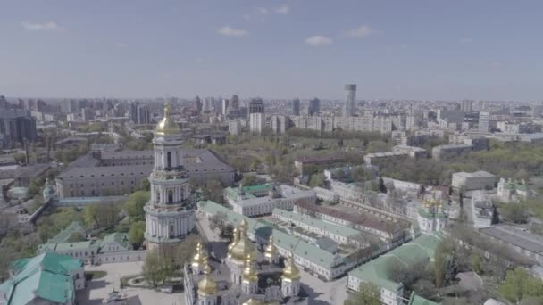 Luchtfoto van Kiev Pechersk Lavra in het najaar, Kiev, Kiev, Oekraïne. — Stockvideo