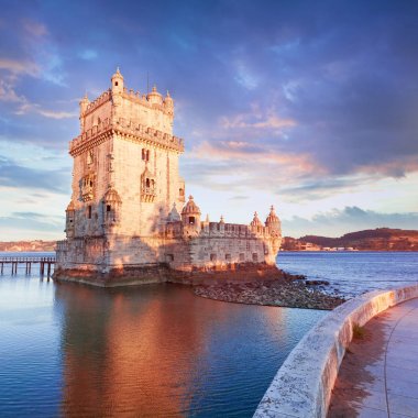 Belem Kulesi Tagus Nehri üzerinde.