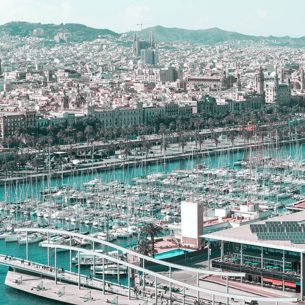Barcos en el puerto de Barcelona . — Foto de Stock